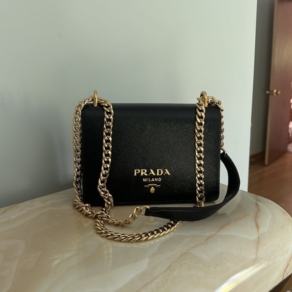 Prada flap chain saffiano leather shoulder bag - Picture 2 of 7
